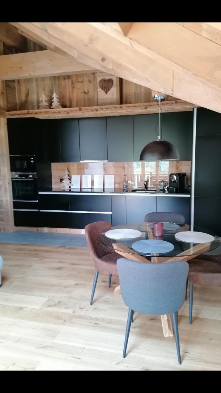 Chalet les Ecureuils Apartment Penthouse Suite Apartment in Fribourg, Switzerland