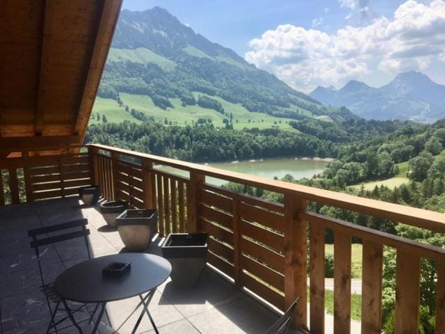 Chalet les Ecureuils Apartment Penthouse Suite Apartment in Fribourg, Switzerland