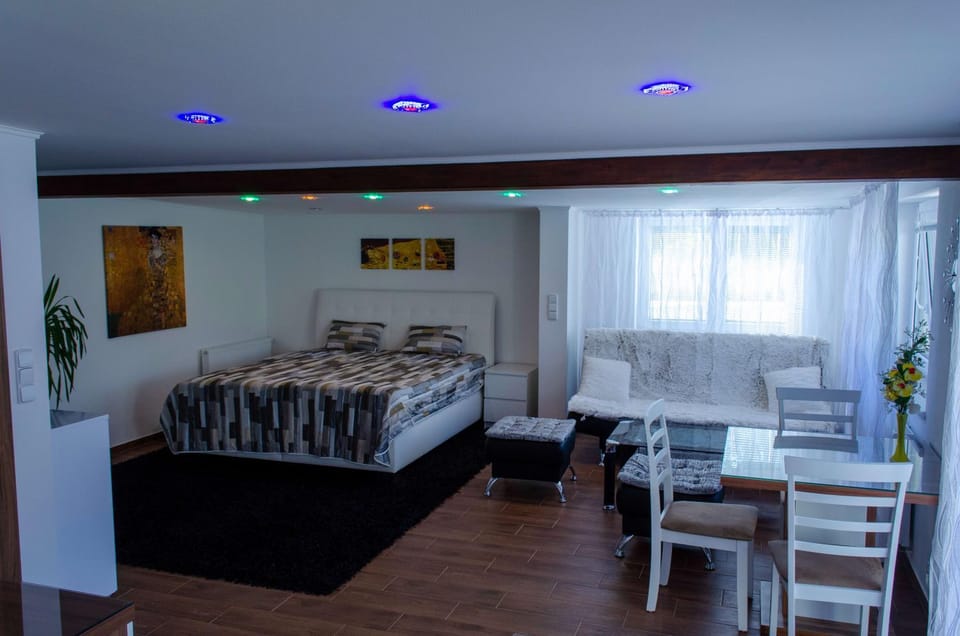 Communal lounge/ TV room, TV and multimedia, Living room