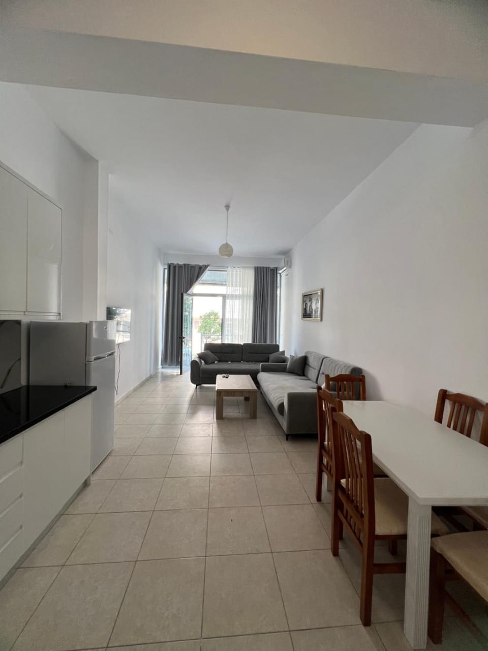Kitchen or kitchenette, Living room, Seating area, Dining area