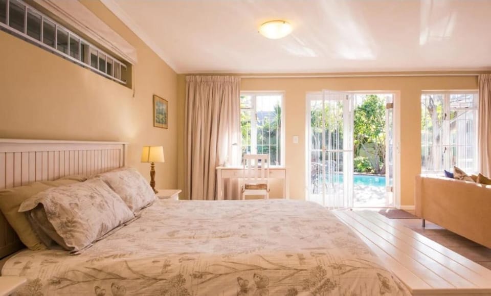 Photo of the whole room, Bedroom, Garden view