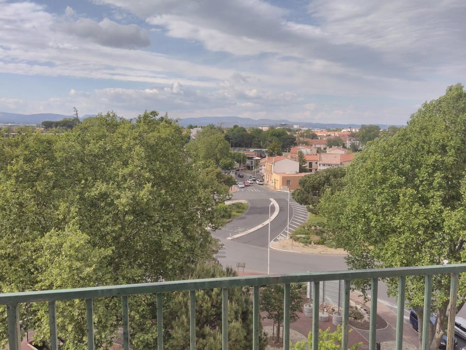 View (from property/room), Balcony/Terrace, Mountain view, Street view