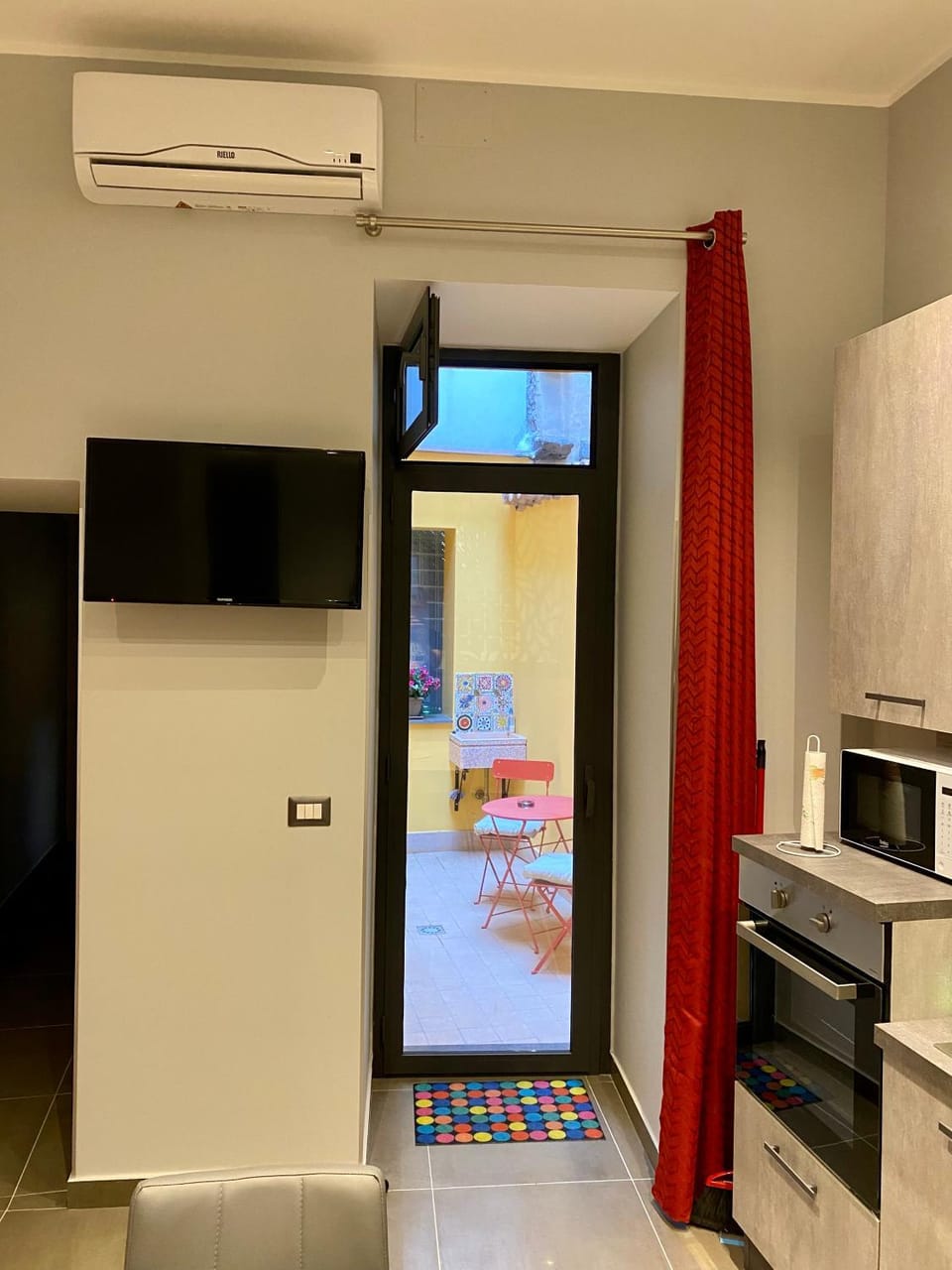 TV and multimedia, minibar, pet friendly, air conditioner
