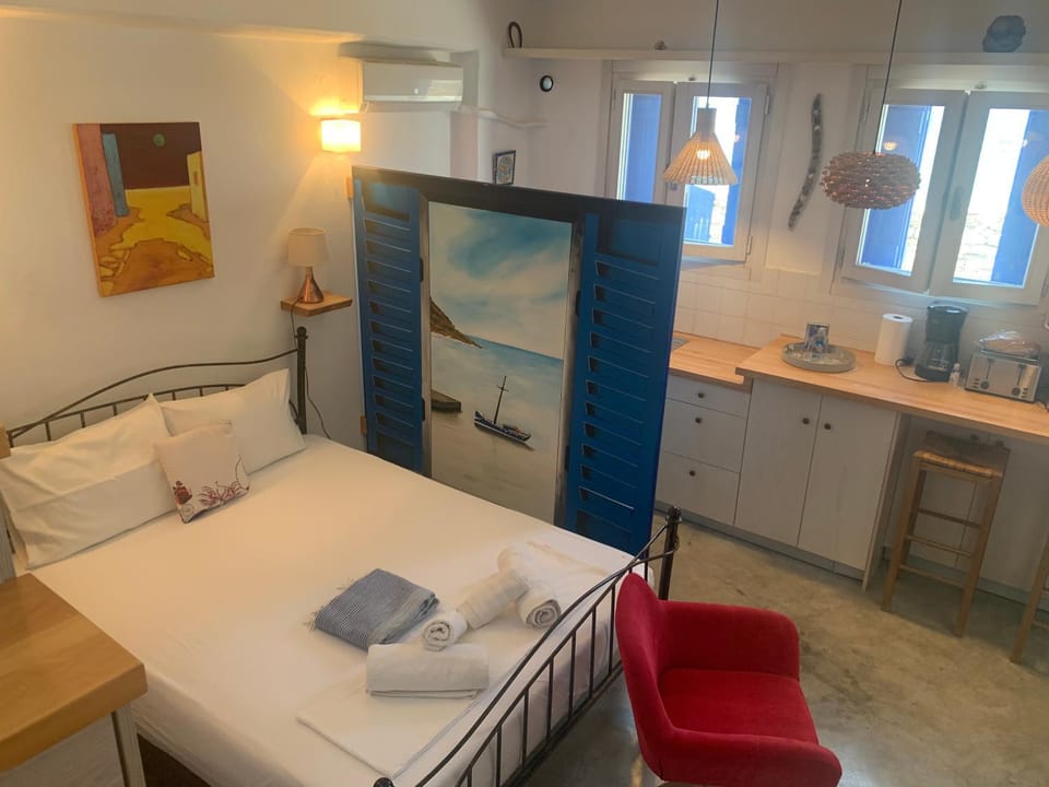 ROMANTIC HOUSE 6 STEPS FROM THE SEA House in Lasithi