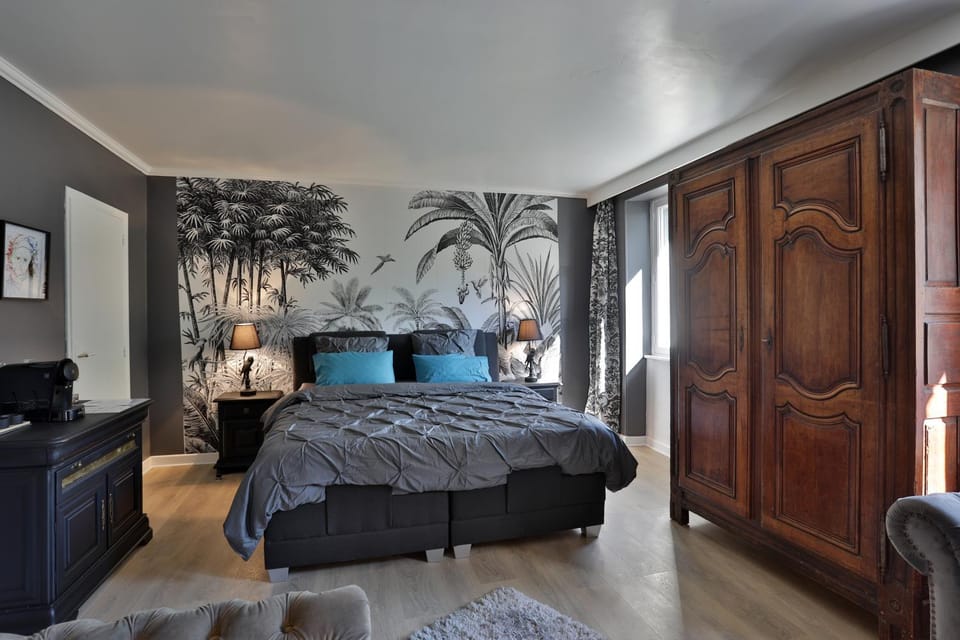 Bed, Photo of the whole room