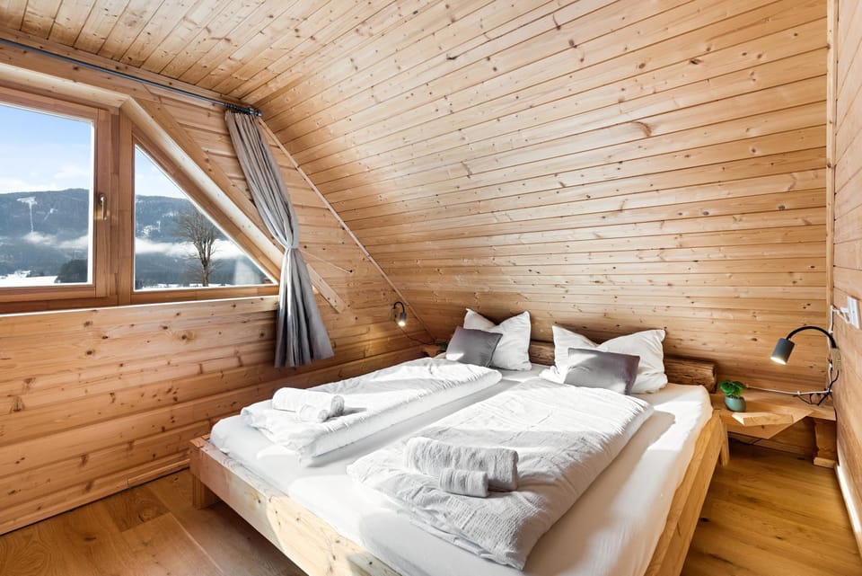 Bed, Natural landscape, Photo of the whole room, Bedroom, Mountain view, towels