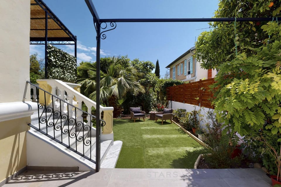 Balcony/Terrace, Garden view