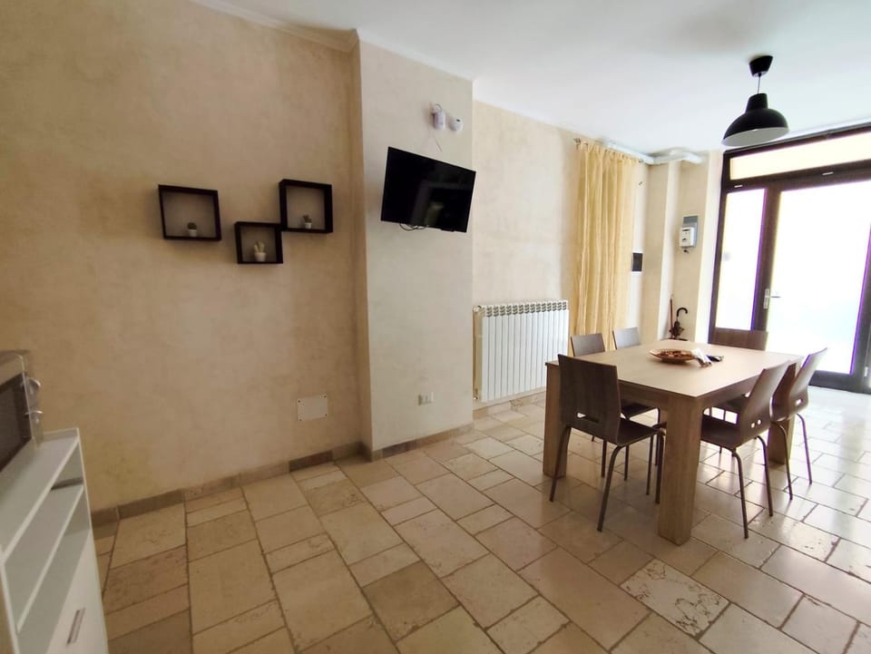 TV and multimedia, Seating area, Dining area, heating