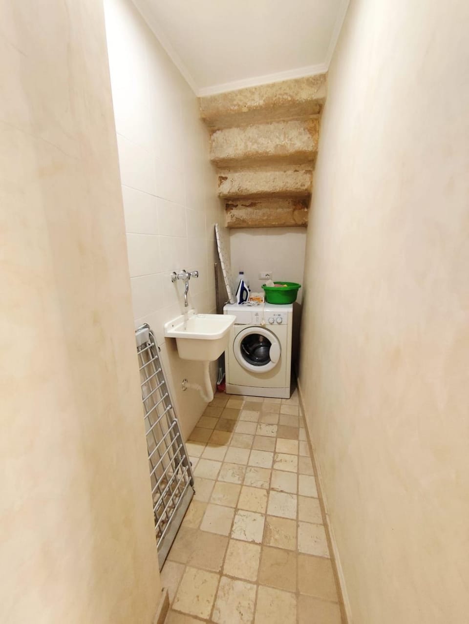 trouser press, laundry, washing machine
