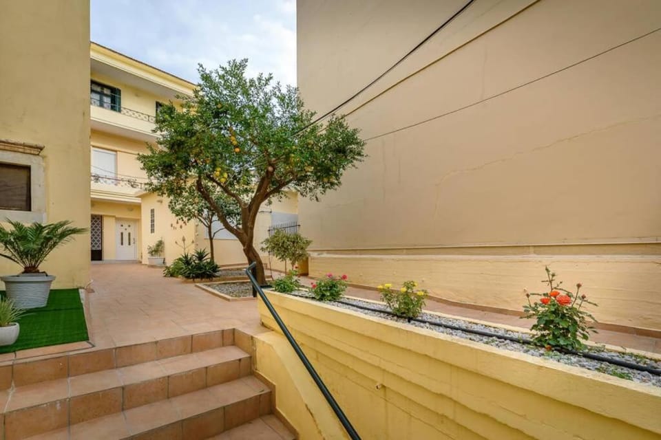 Family home w. yard in Beating Heart of Old Town House in Chania