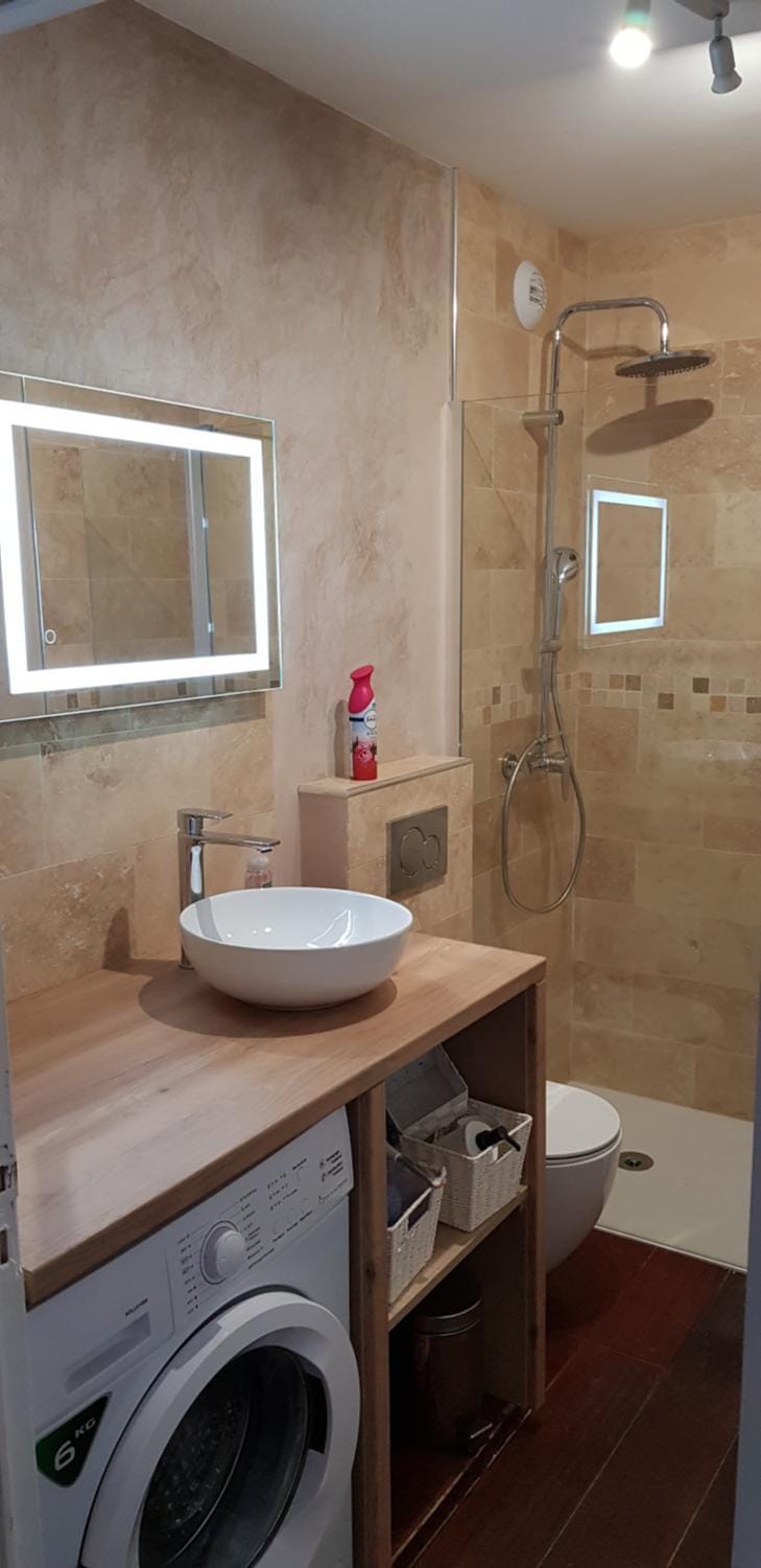 Grand studio climatisé proche plages Juan les pins Apartment in Antibes