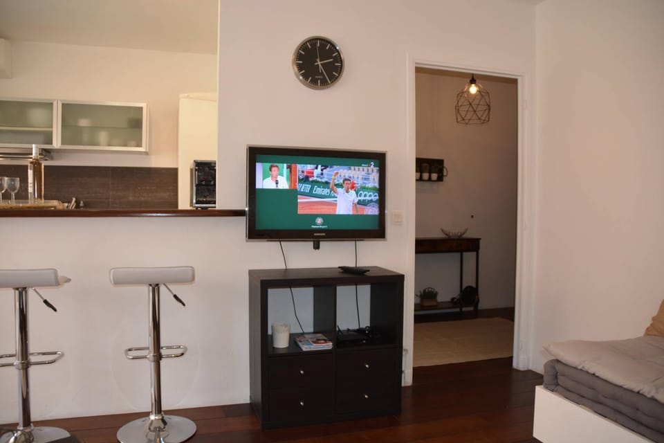 Grand studio climatisé proche plages Juan les pins Apartment in Antibes
