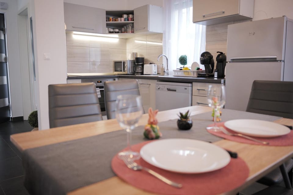 Laura Luxury Apartman Gyenesdiás Apartment in Hungary