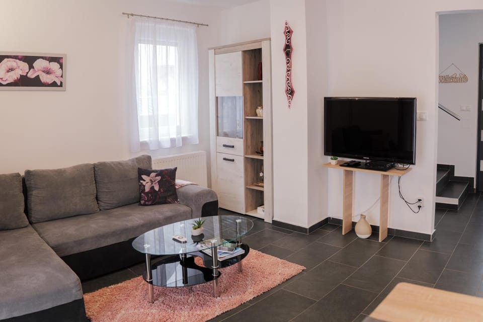 Laura Luxury Apartman Gyenesdiás Apartment in Hungary