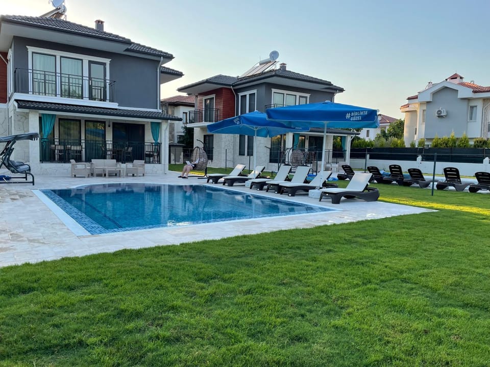 Property building, Swimming pool