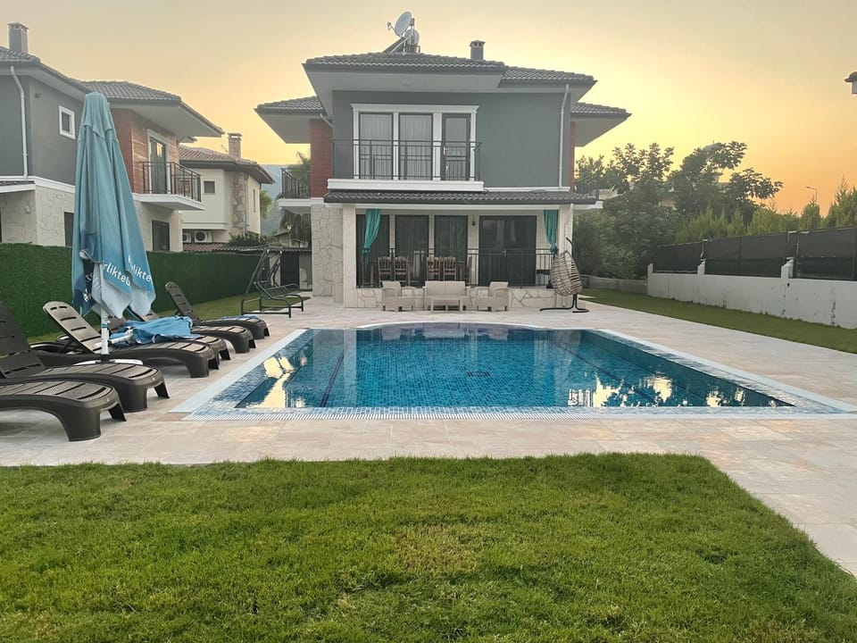 Property building, Swimming pool