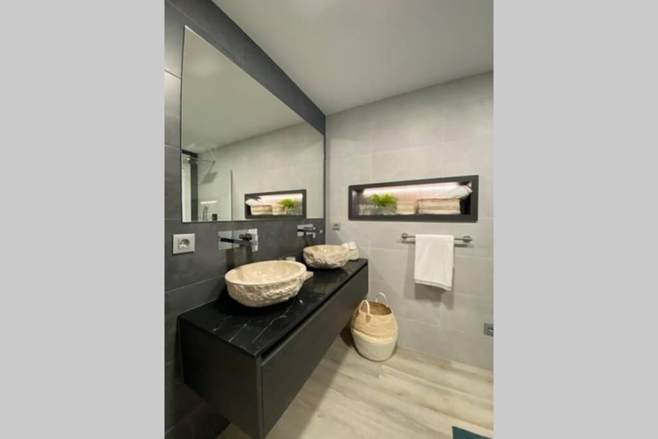 PRECIOSO APARTAMENTO A ESTRENAR EN CENTRO DE NERJA Apartment in Nerja