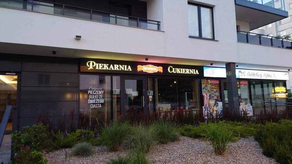 Property building, Restaurant/places to eat