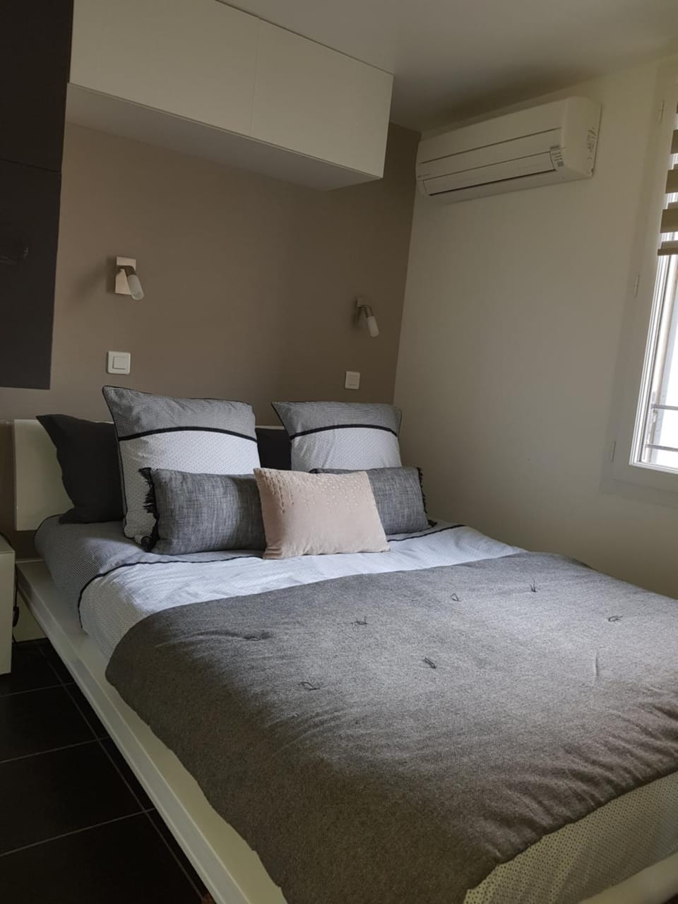 Bed, Bedroom, air conditioner