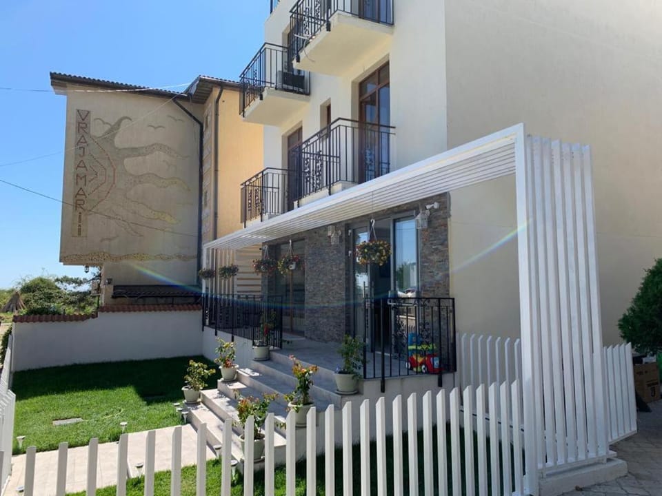 Facade/entrance