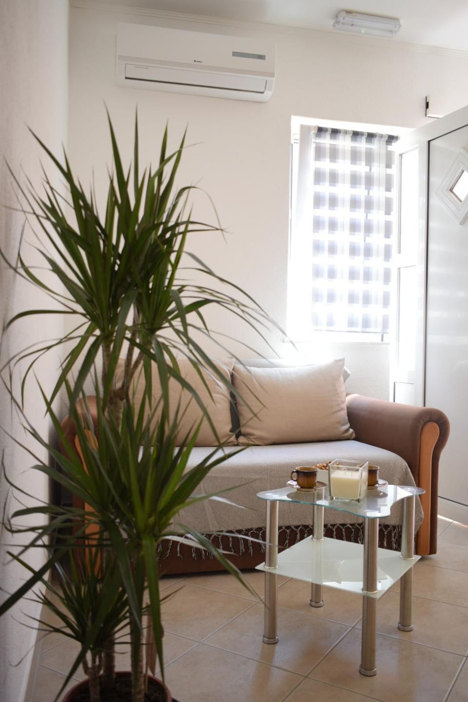 Apartment Nikola Bed and Breakfast in Okrug Gornji