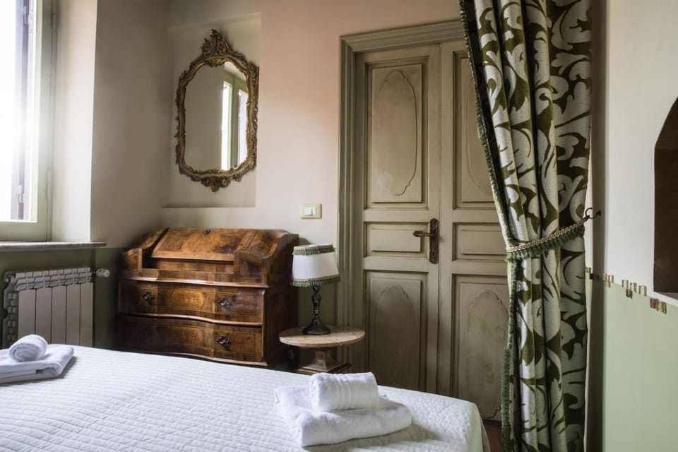CRISPI DELUXE 2 bedroom Apartment in Rome