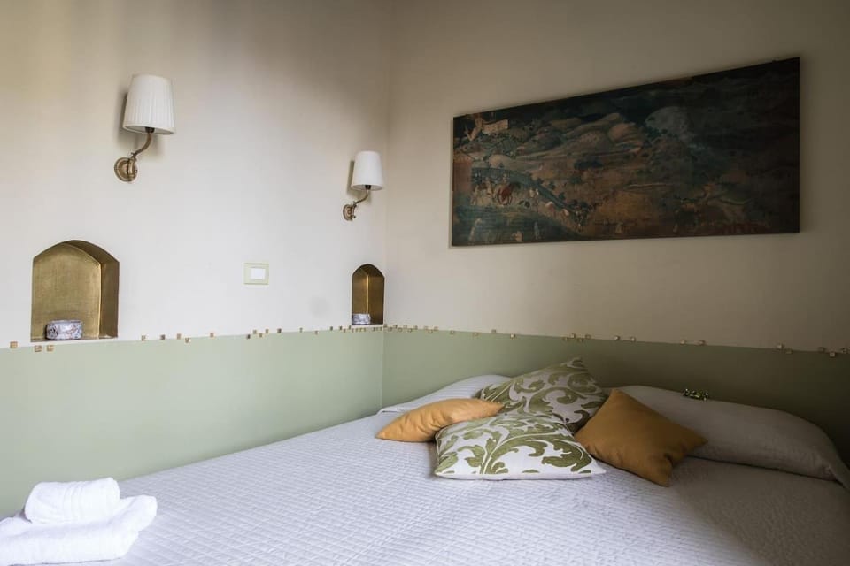 CRISPI DELUXE 2 bedroom Apartment in Rome