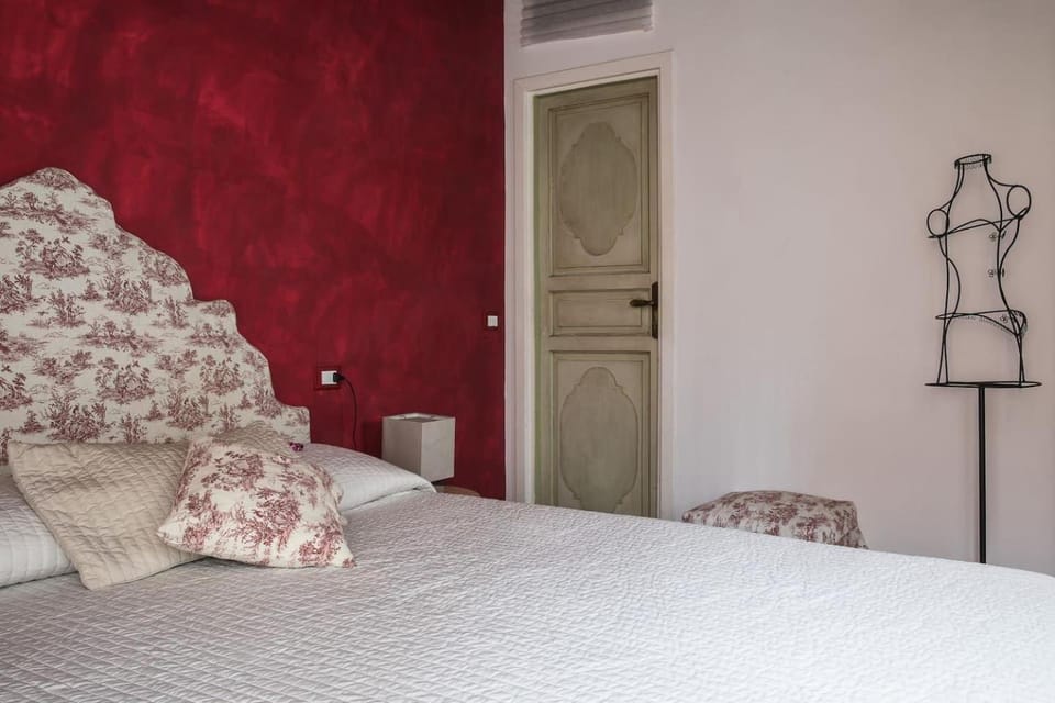 CRISPI DELUXE 2 bedroom Apartment in Rome