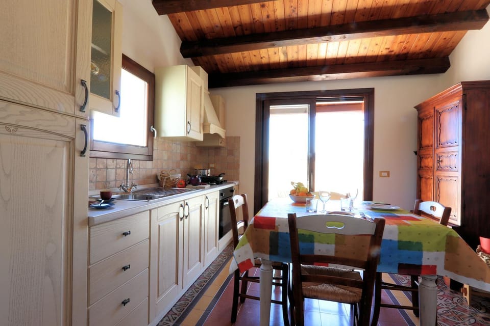 Kitchen or kitchenette, Lunch, kitchen
