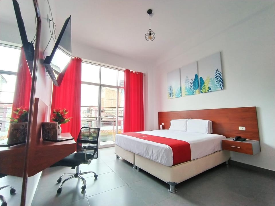 TV and multimedia, Photo of the whole room, Seating area, Bedroom