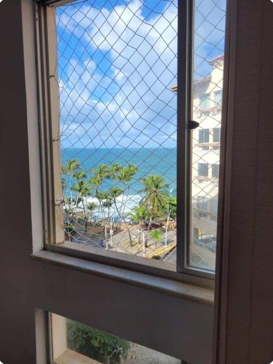 Quarto com vista para o mar na Ondina Apartment in Salvador