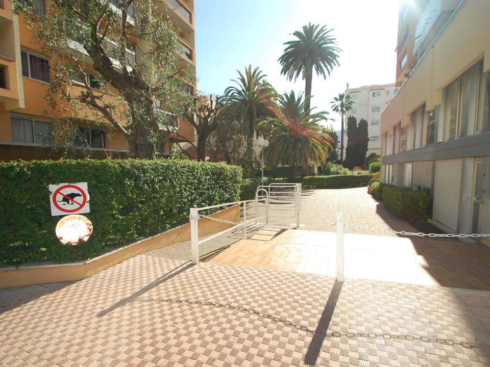 Grand studio climatisé avec alcôve et terrasse au centre de Menton - FR-1-196-288 Apartment in Menton