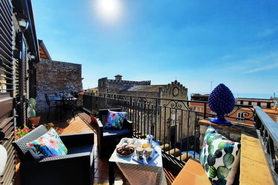 Balcony/Terrace, City view, Street view