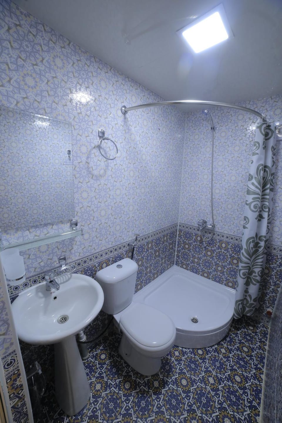 Shower, Toilet, bidet
