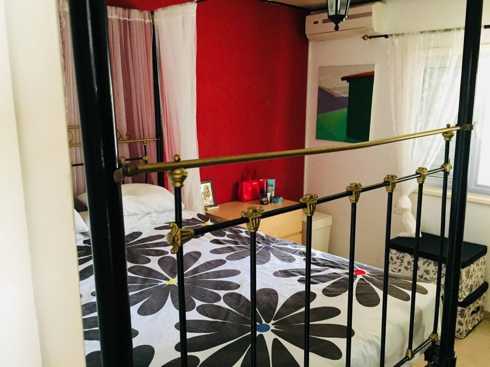 Artist Cottage in Dromolaxia Apartment in Larnaca District