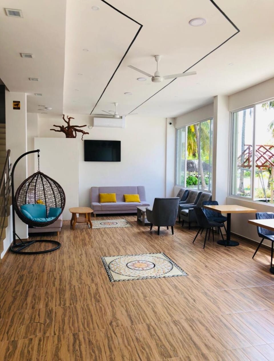 Communal lounge/ TV room, Living room, Dining area