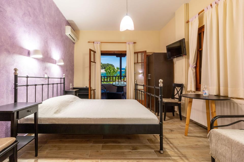 Bed, Photo of the whole room