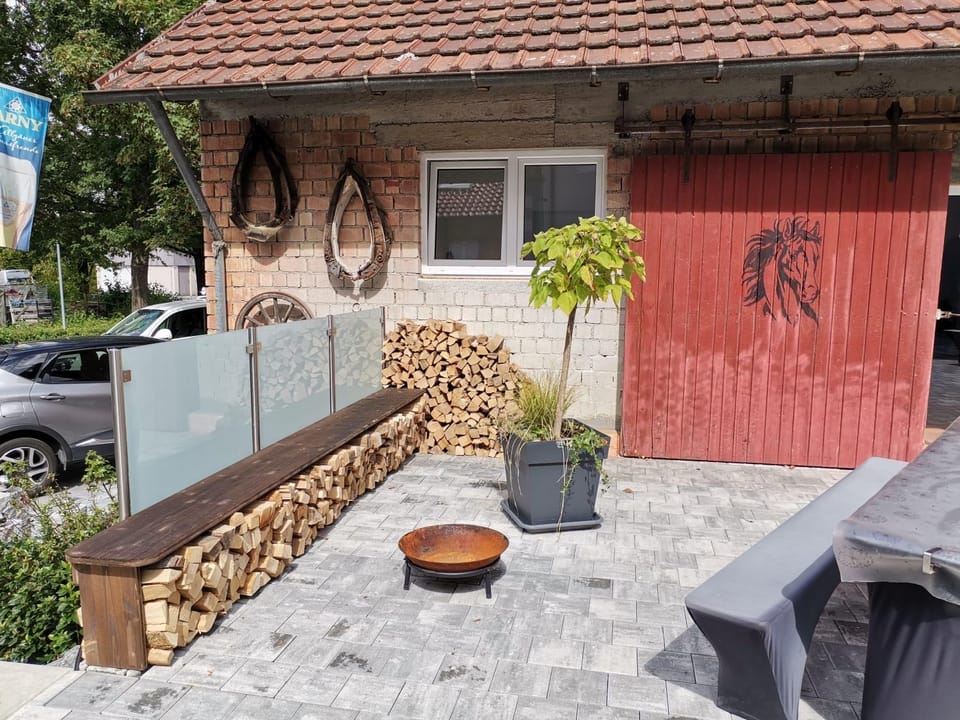 Property building, Patio, Day, Balcony/Terrace