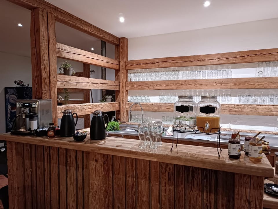 Breakfast, Internal: Not applicable to any particular room