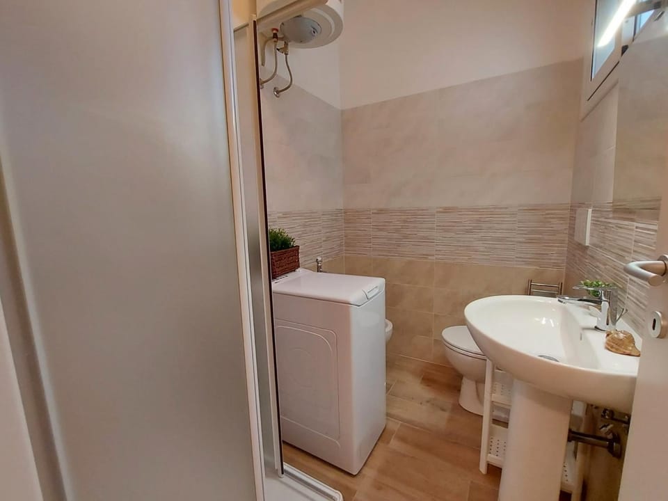 Shower, Bathroom, washing machine