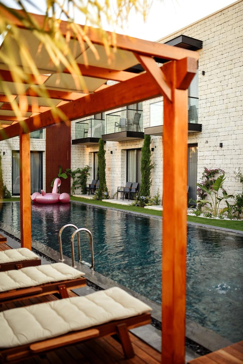 Swimming pool, sunbed