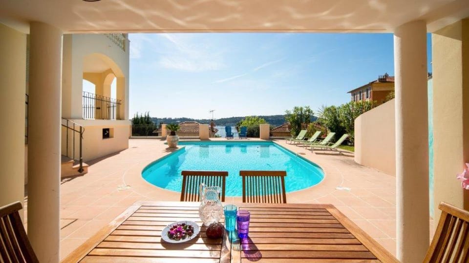 Swimming pool, sunbed