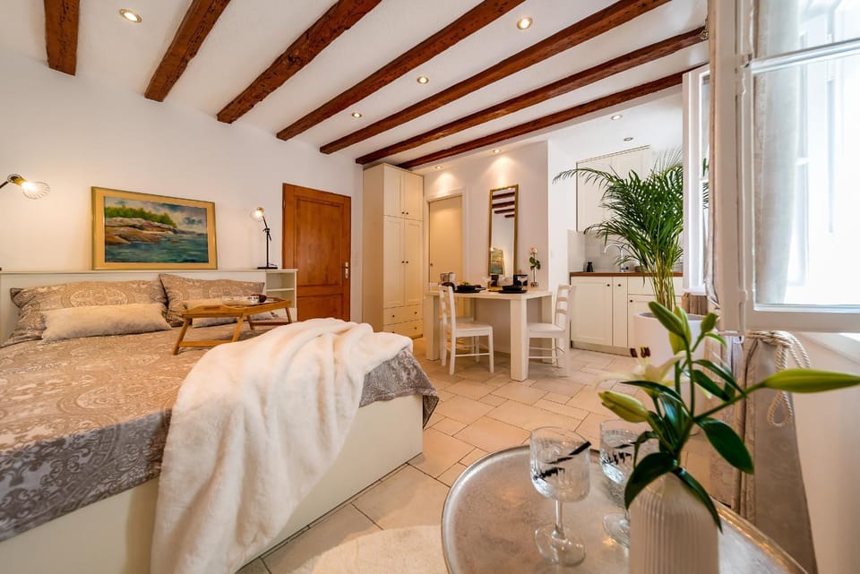 Living room, Photo of the whole room, Seating area