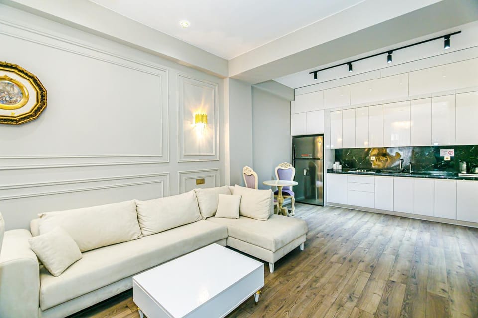 Kitchen or kitchenette, Seating area