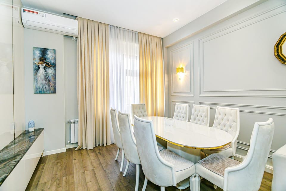 Living room, Seating area, Dining area, air conditioner
