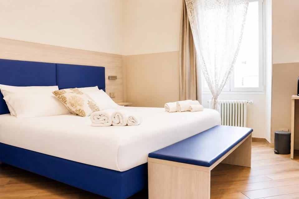 Bed, Photo of the whole room, internet, towels