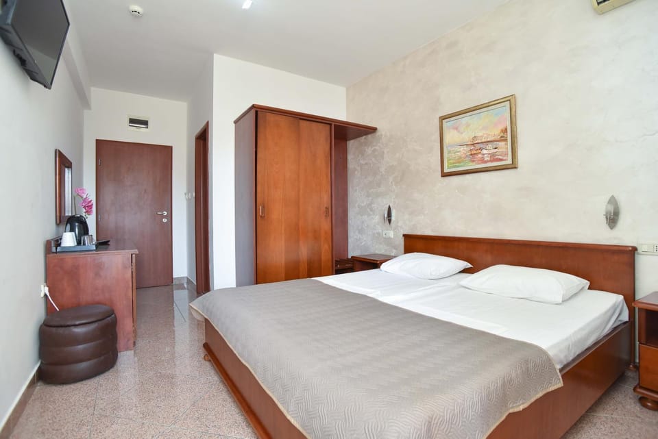Hotel Suzana Budva Bed and Breakfast in Budva