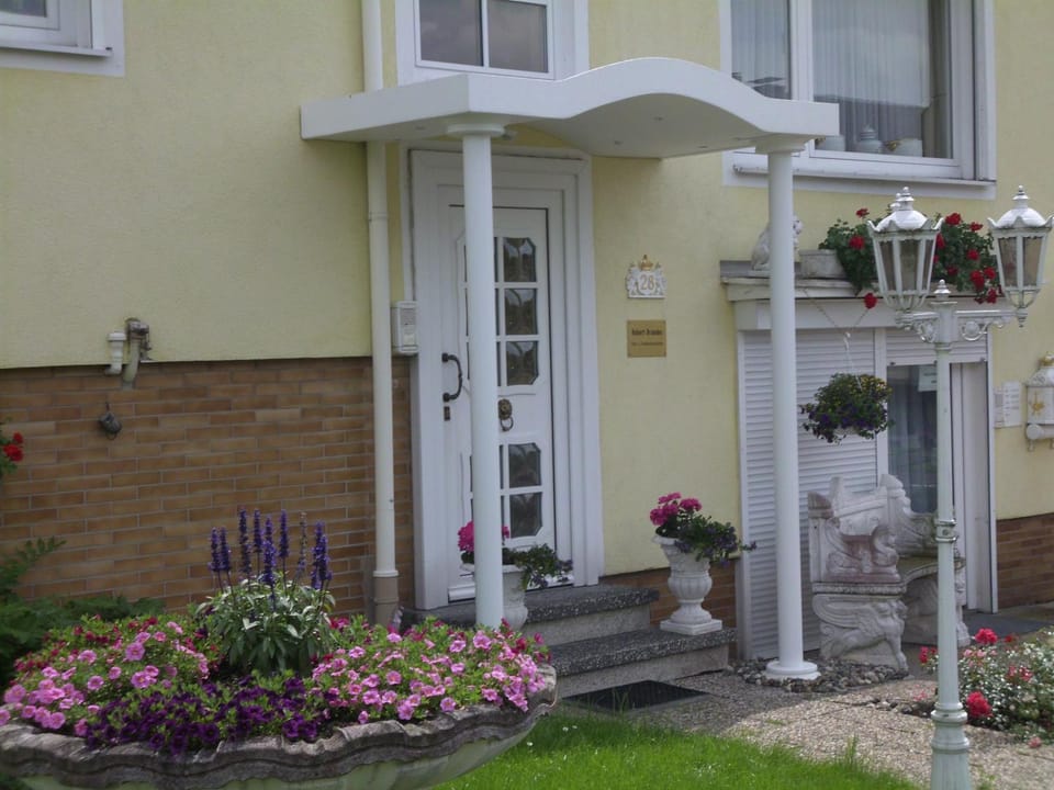 Facade/entrance