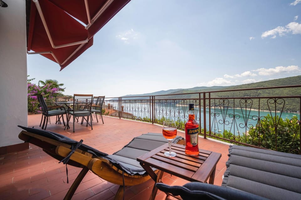Balcony/Terrace, Garden view, Garden view, Landmark view, Sea view, Quiet street view