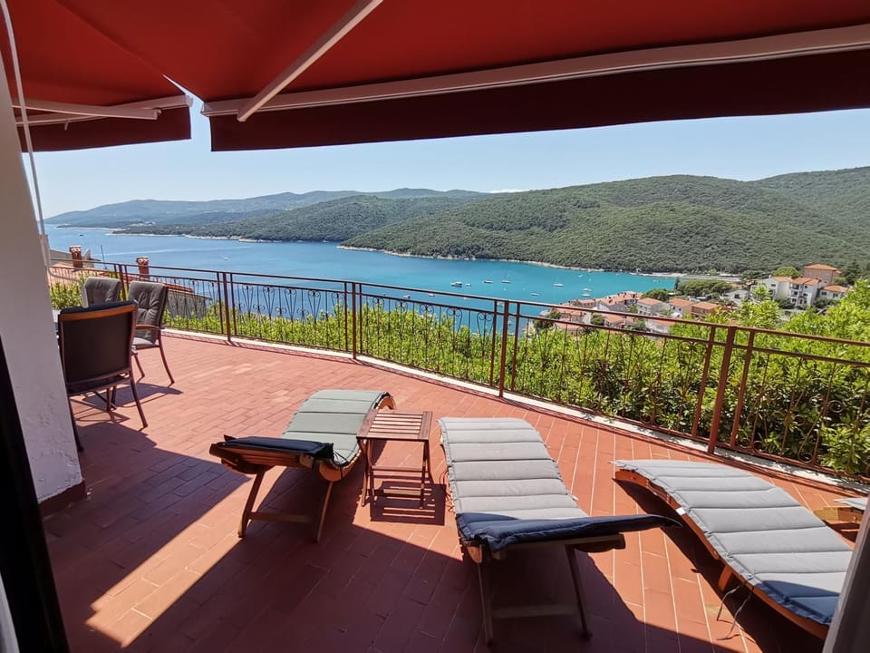 Nearby landmark, Day, Natural landscape, View (from property/room), Balcony/Terrace, Balcony/Terrace, Mountain view, Sea view, sunbed